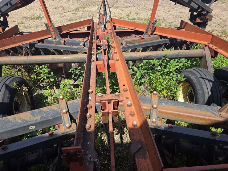 ih-470-tandem-disk,-manual-fold-wings,-9.5l-14-tires-on-6-bolt-rims,-hydraulic-lift,-rear-hitch,-dis-image-23