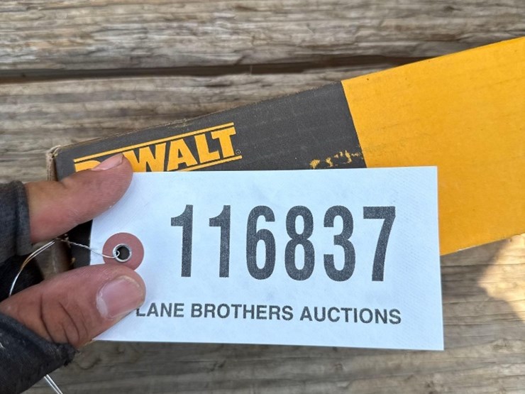 2134---dewalt-1/2"-ratchet-image-3