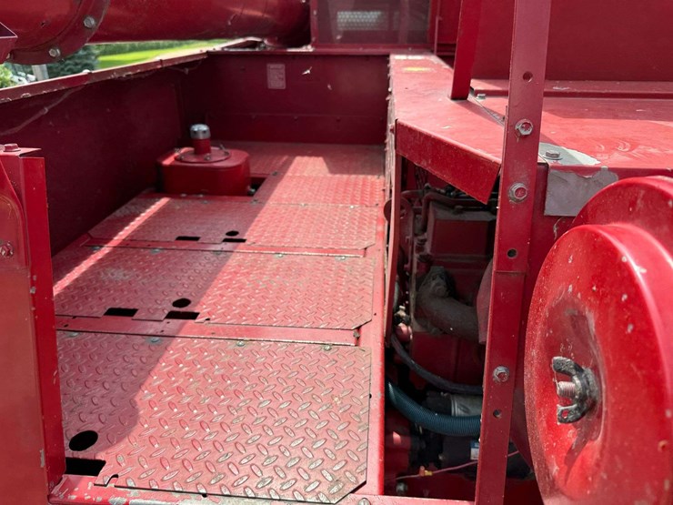 1990-case-ih-1680-image-26