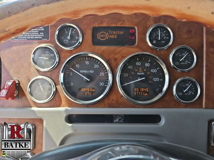 2009-peterbilt-388-image-9