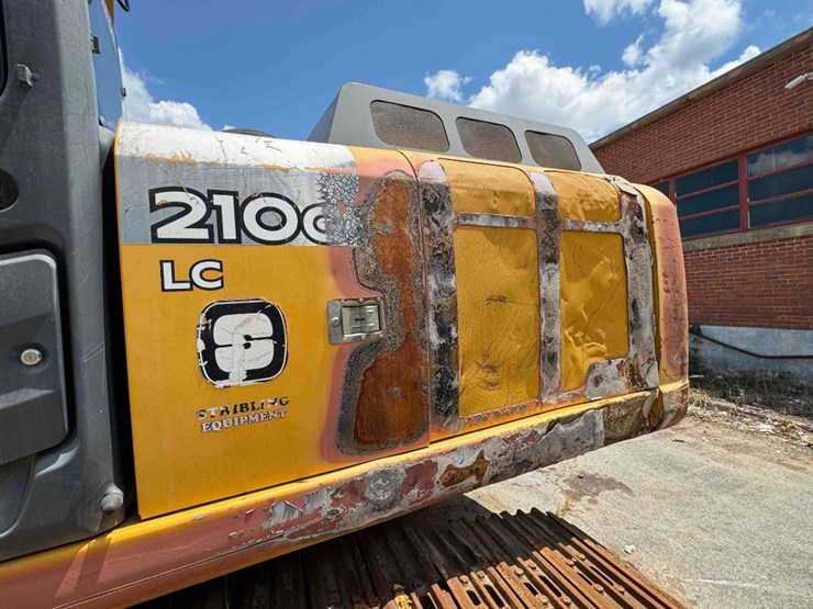 2014-deere-210g-lc-image-13