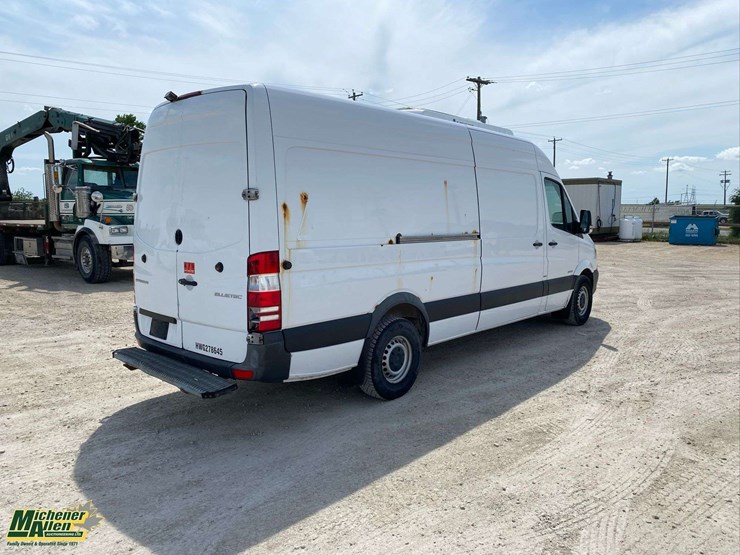 2016-mercedes-benz-sprinter-2500-image-6