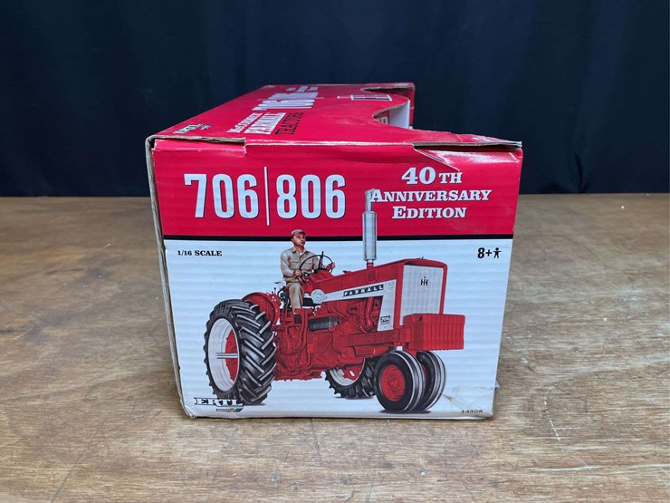 1/16-farmall-706-+-806-set-40th-anniversary-nib-ertl-image-7