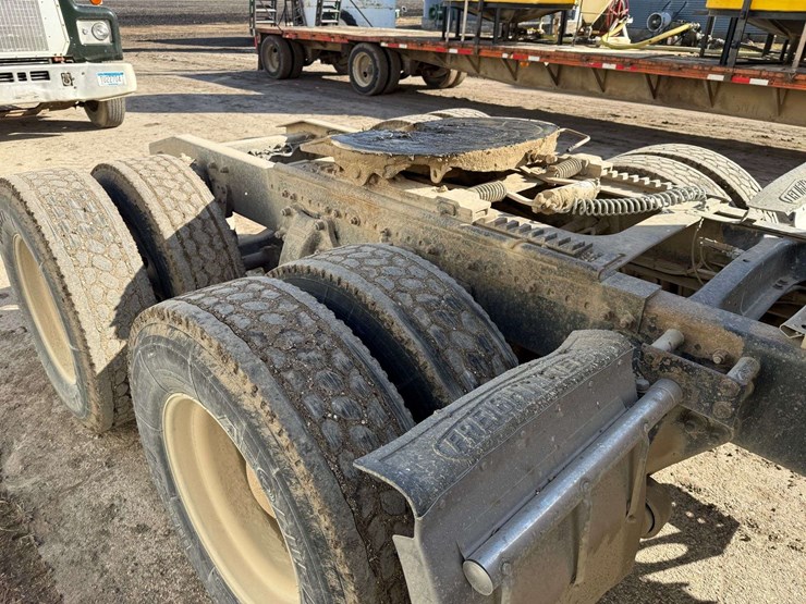 1993-freightliner-fld112-image-37