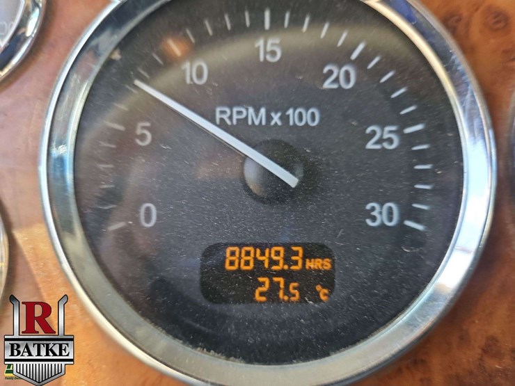 2009-peterbilt-388-image-11