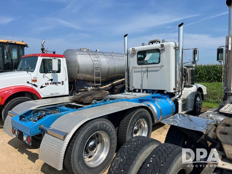 1993-peterbilt-377-image-6