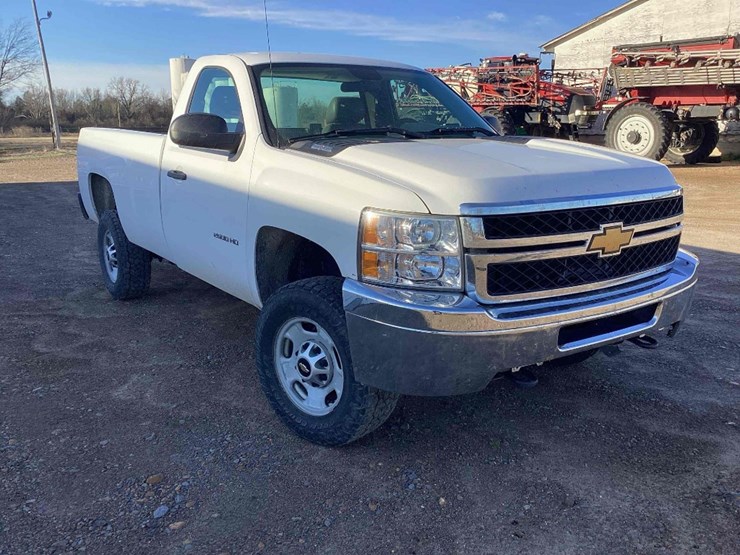 2013-chevrolet-silverado-2500-image-3