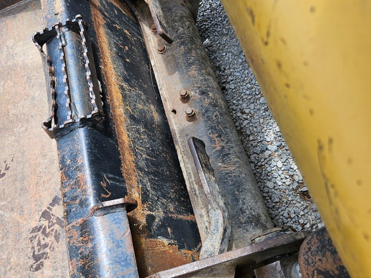 2005-caterpillar-252b-image-17