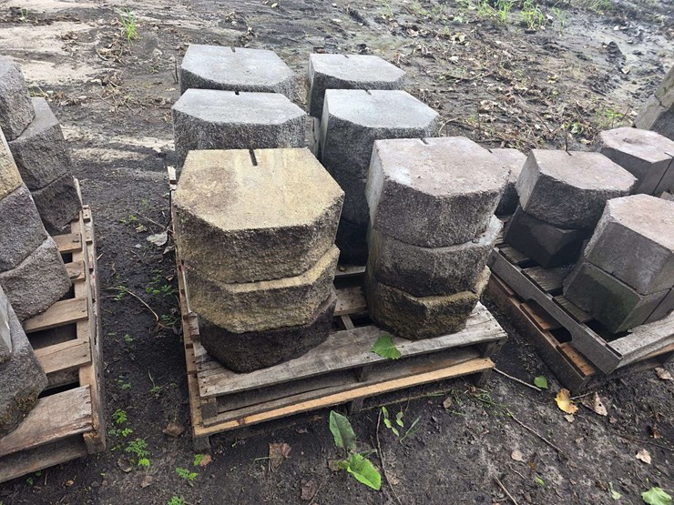 approx-81-landscaping-blocks-image-4