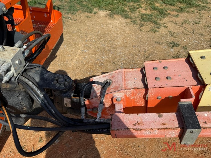 2015-jlg-600s-image-19