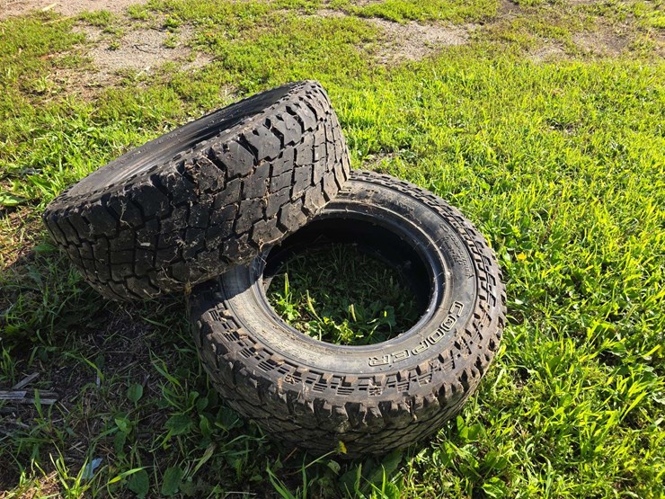 (2)-lt265/70r17-cooper-discover-tires,-buying-both-for-one-money-image-6