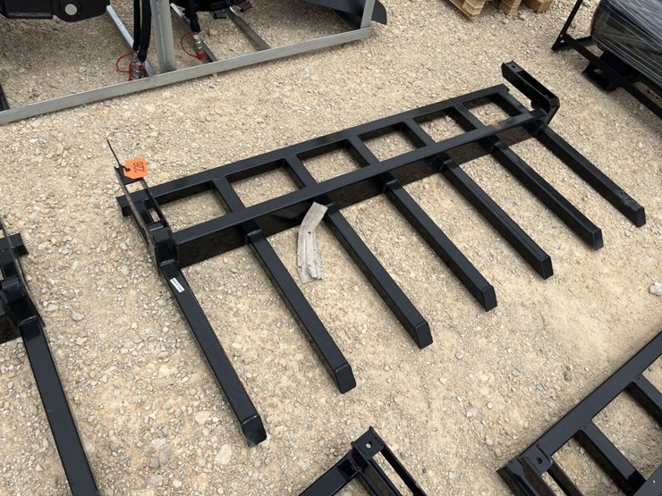 wolverine-67"-pallet-forks-w/-7-teeth-image-1