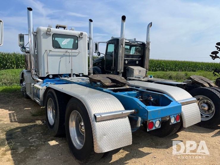1993-peterbilt-377-image-9