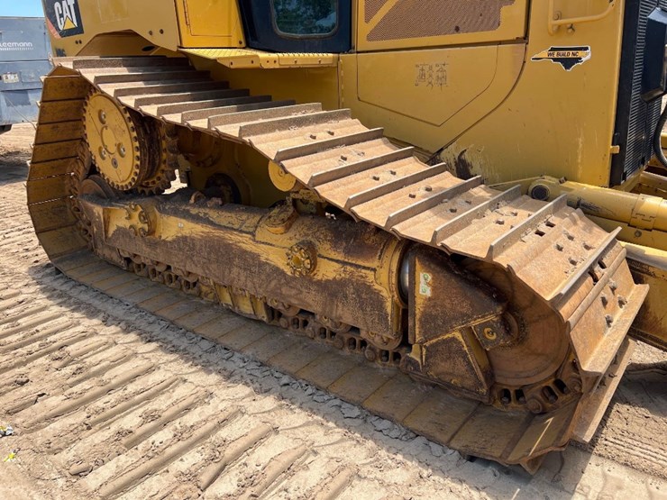 2015-caterpillar-d6t-lgp-image-12