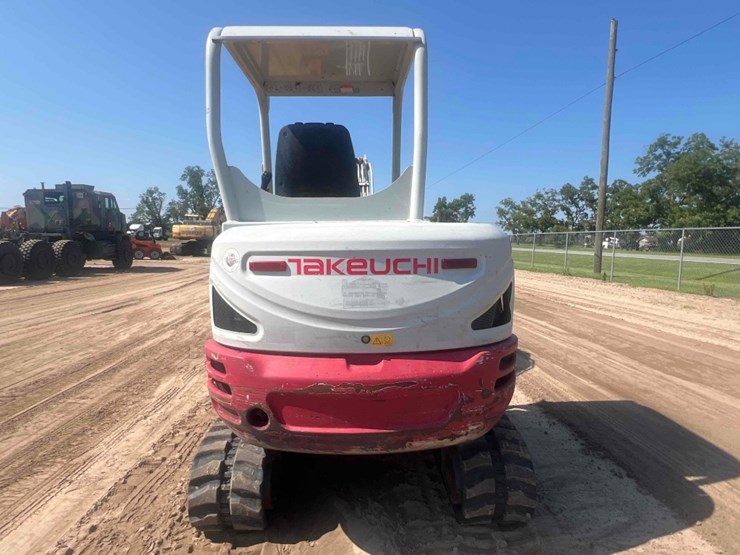 takeuchi-tb235-2-image-3