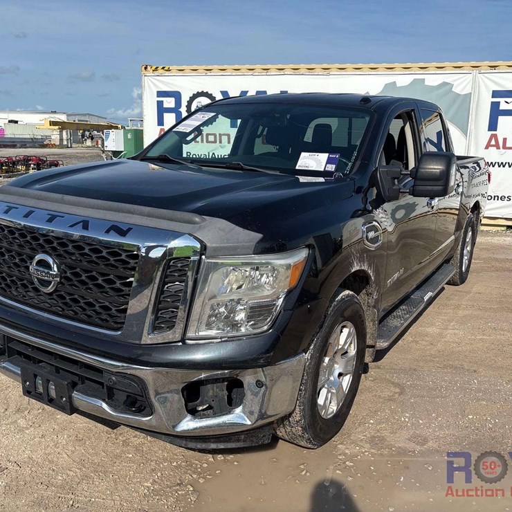 2017 NISSAN TITAN