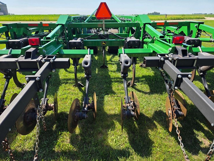 2016-john-deere-18-image-49