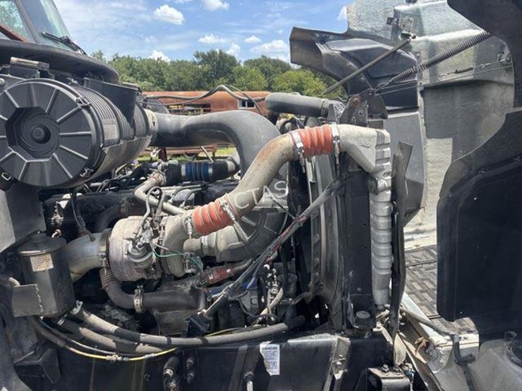 #300-•-2006-mack-cl733-triple-axle-semi-truck-image-10