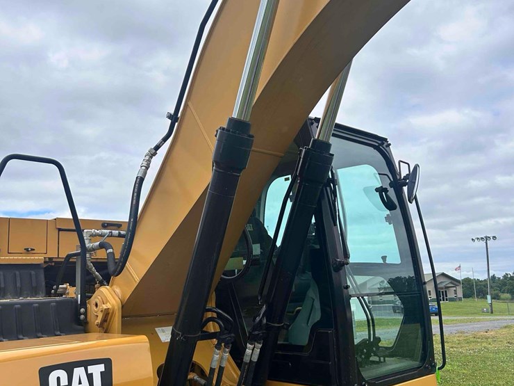2018-caterpillar-320gc-image-11