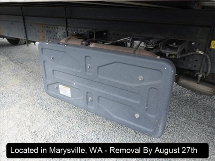 2019-isuzu-npr-image-22