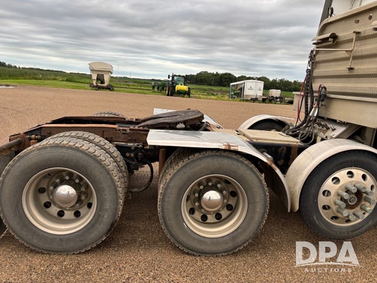2012-peterbilt-386-image-55