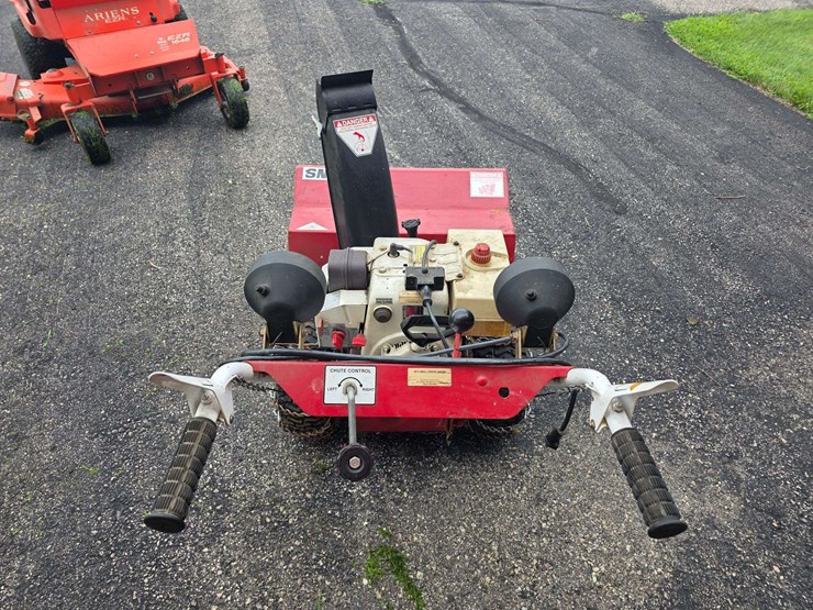 snapper-1030-walk-behind-snow-blower,-self-propelled,-electric-start,-tecumseh-cast-iron-engine,-lig-image-7