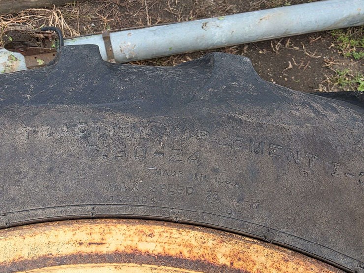 (4)-7.50-24-tires-on-8-bolt-rims,-off-new-idea-corn-picker,-buying-all-for-one-money-image-3