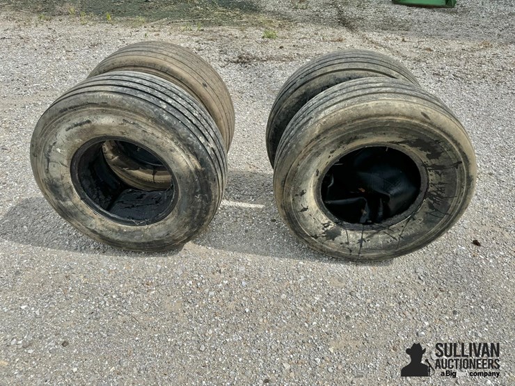 12.5l-15-implement-tires-image-6