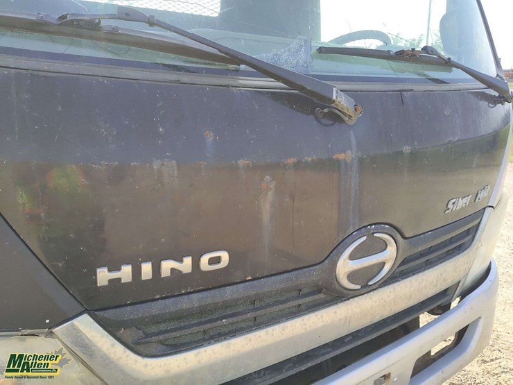 2012-hino-155-image-30
