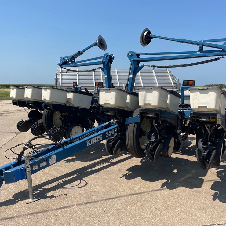 KINZE 3200
