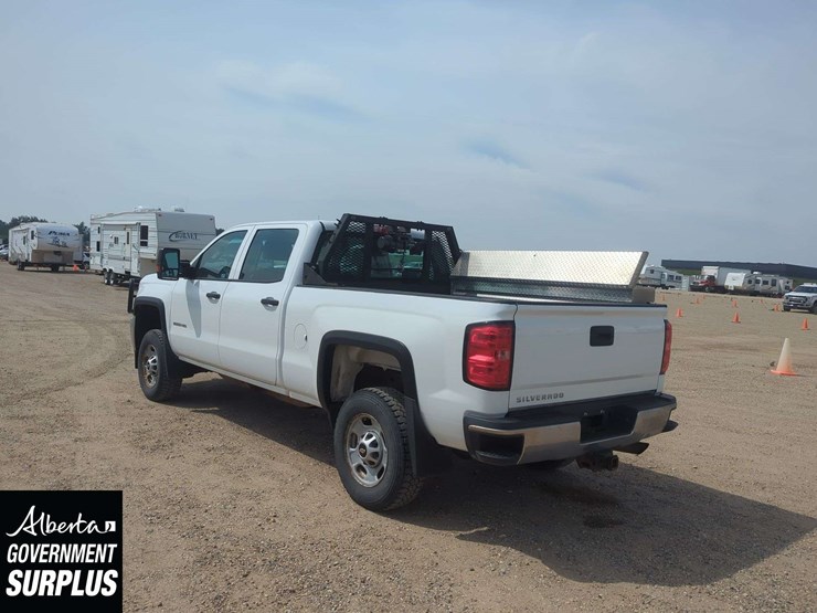 2015-chevrolet-silverado-2500hd-image-3