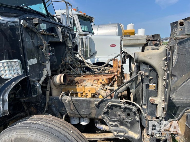 2008-peterbilt-384-image-70