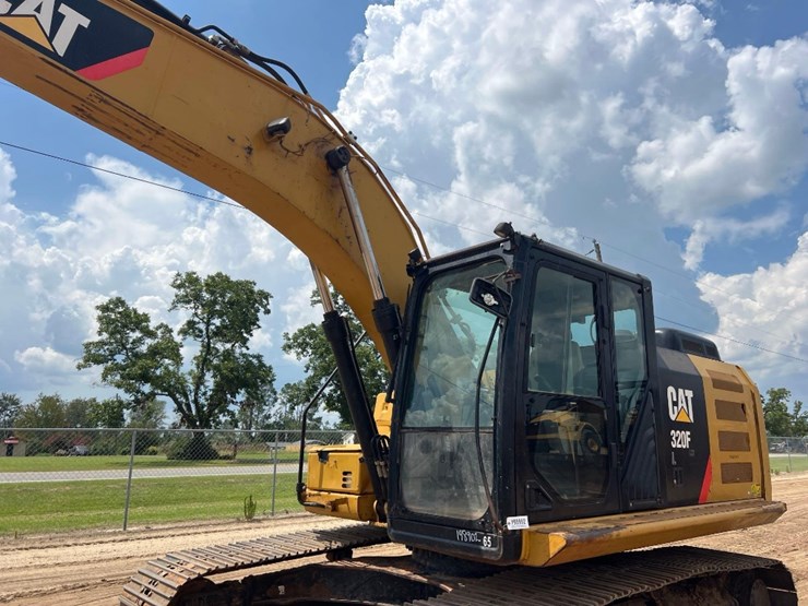 caterpillar-320fl-image-21