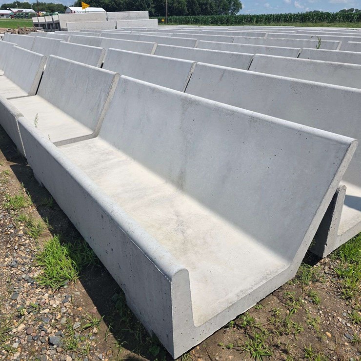 (10) New 8’ J-Bunks