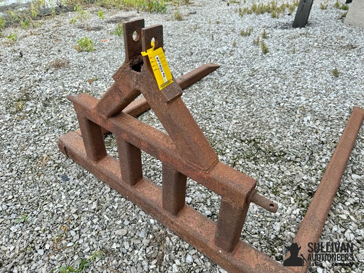 shop--built-3-pt-bale-carrier-image-10