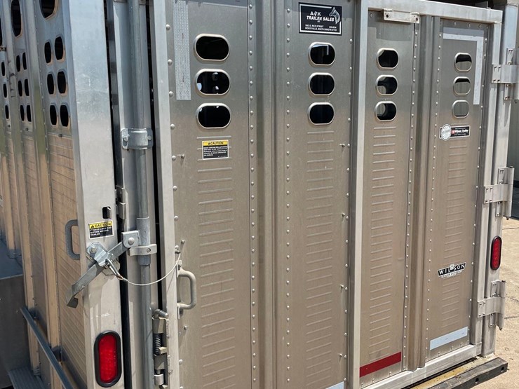 2014-wilson-livestock-trailer-image-23