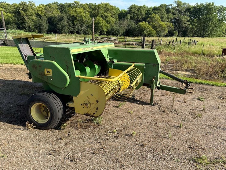 john-deere-336-image-4