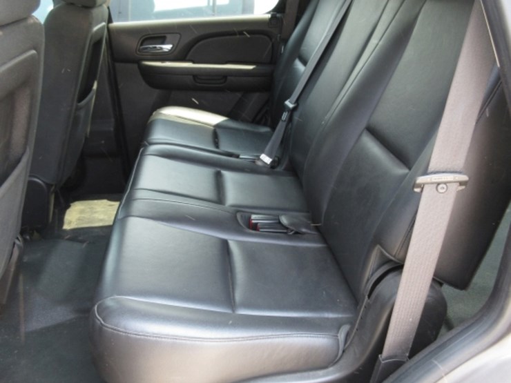 2012-chevy-tahoe-image-8