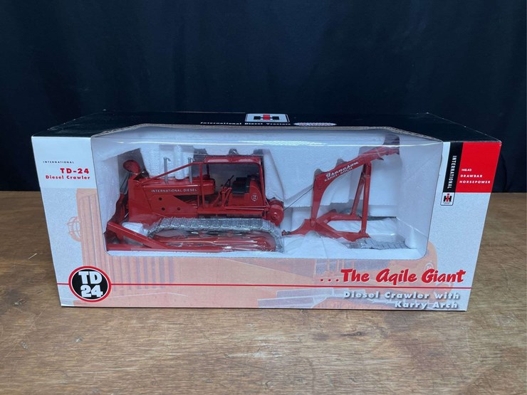 1/25-ih-td24-crawler-w/karry-arch-nib-sc-image-1