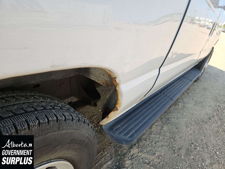2013-ford-cargo-image-40