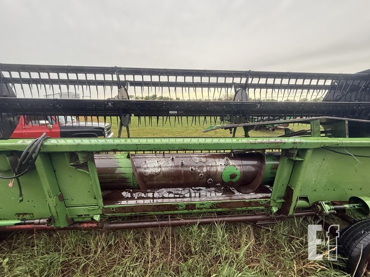 john-deere-220-image-7