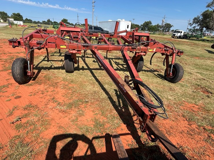 hesston-2340-image-2