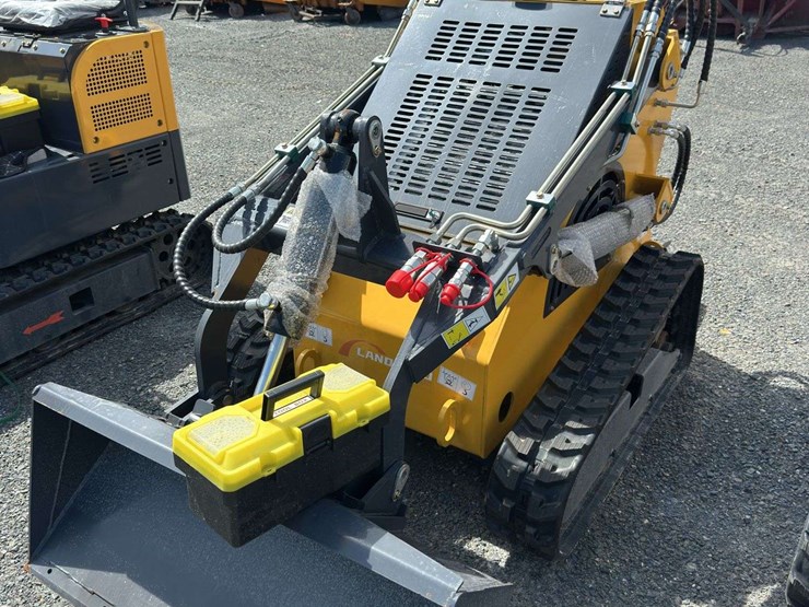 landhero-ldh-t-460-mini-skid-steer-loader-image-1