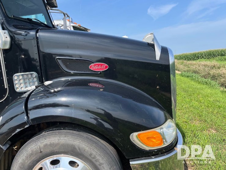 2008-peterbilt-384-image-23