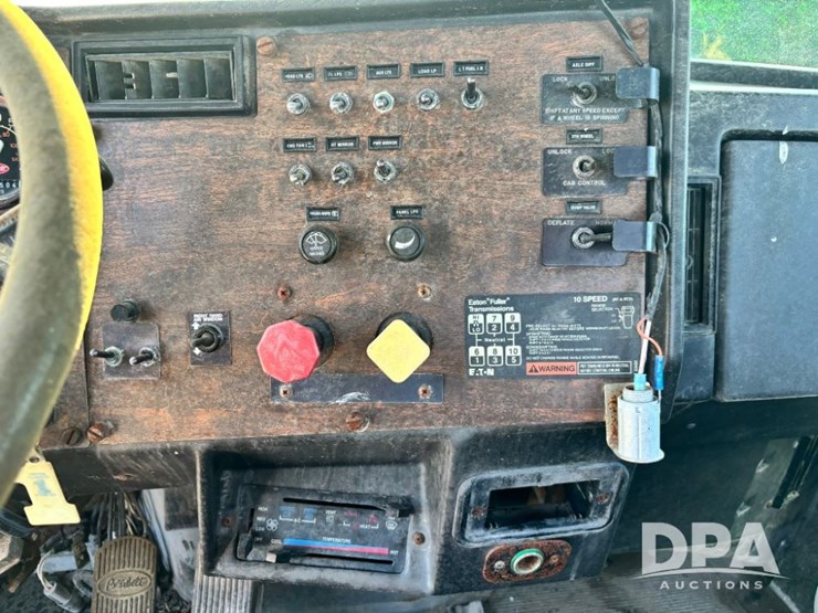 1993-peterbilt-377-image-76