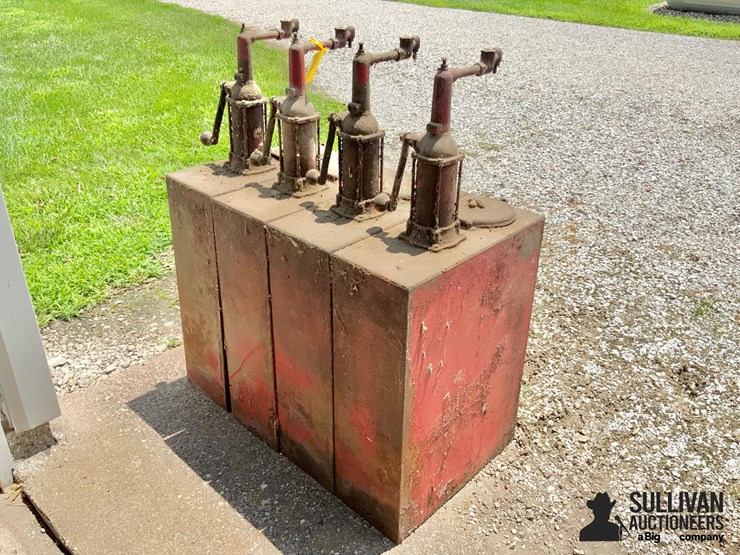 standard-oil-service-steel-rectangular-oil-tanks-w/-hand-pumps-image-5