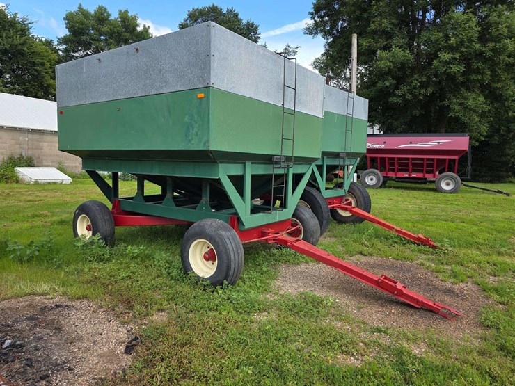 dakon-gravity-box-on-dakon-model-1212-running-gear,-extendable-hitch,-12.5-15-tires-on-8-bolt-rims,-image-25