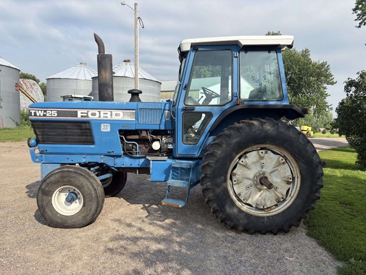 1988-ford-tw25-image-8