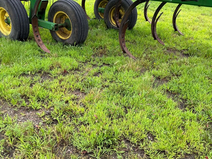 john-deere-680-image-28