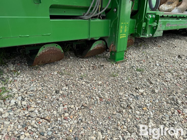 2021-john-deere-c18r-image-19